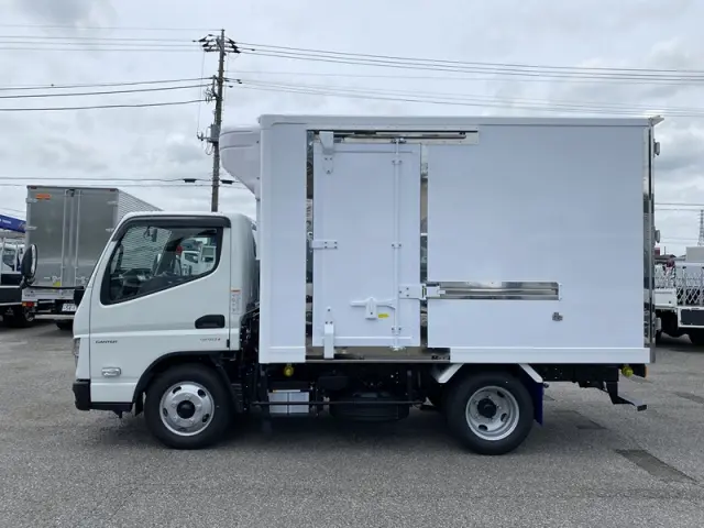 三菱 キャンター 2RG-FBAV0(2WD)の写真4