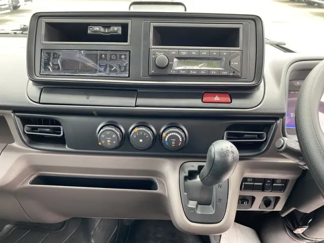 三菱 キャンター 2RG-FBAV0(2WD)の写真17