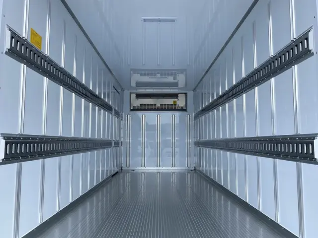 三菱 キャンター 2RG-FEAV0(2WD)の写真10