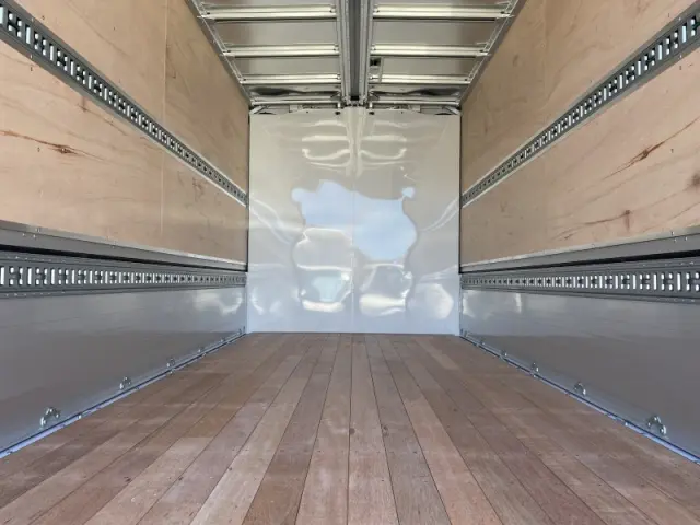 三菱 キャンター 2PG-FEB90(2WD)の写真10