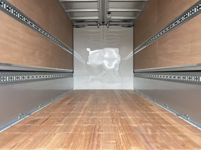 三菱 キャンター 2PG-FEB90(2WD)の写真10