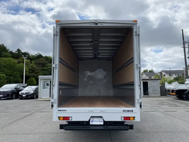 三菱 キャンター 2PG-FEB90(2WD)の写真9