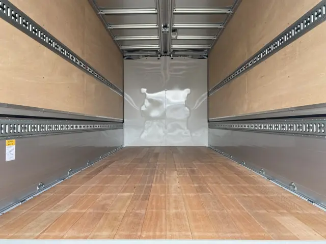 三菱 キャンター 2PG-FEB90(2WD)の写真10