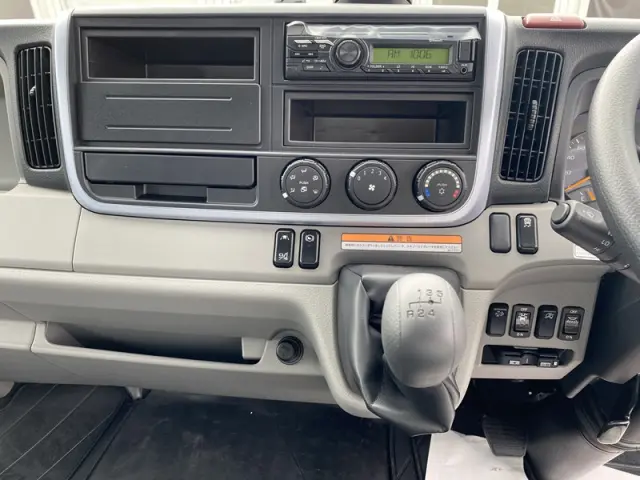 三菱 キャンター 2PG-FEB90(2WD)の写真17