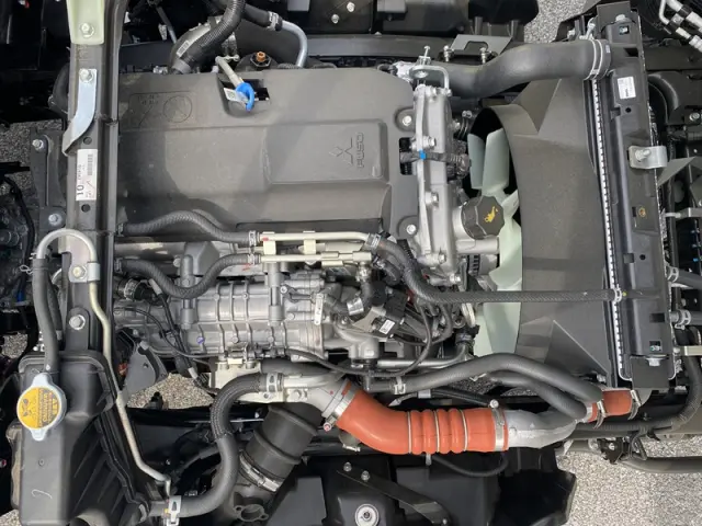 三菱 キャンター 2PG-FEB90(2WD)の写真12