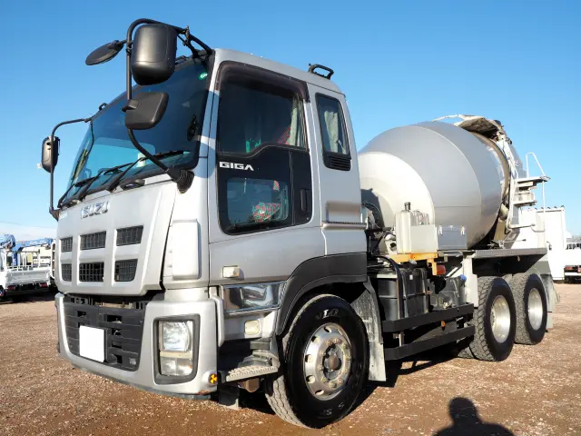 いすゞ ギガ QKG-CXZ77AT(6x4)の写真1