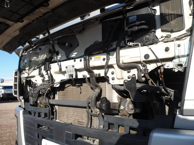 いすゞ ギガ QKG-CXZ77AT(6x4)の写真9