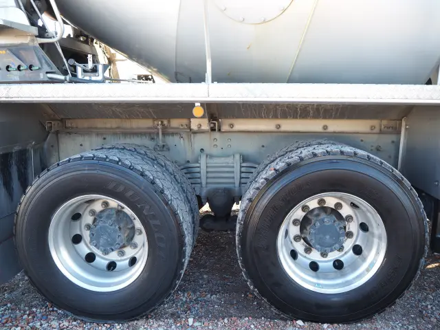 いすゞ ギガ QKG-CXZ77AT(6x4)の写真19