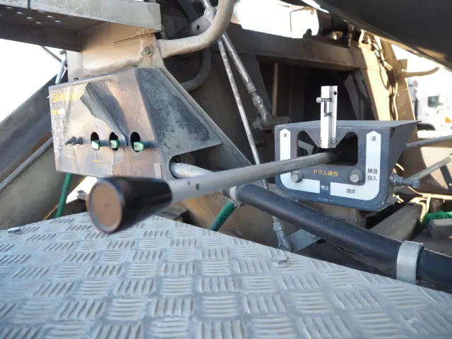 いすゞ ギガ QKG-CXZ77AT(6x4)の写真21