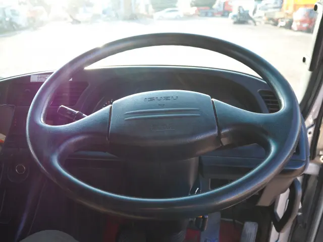 いすゞ ギガ QKG-CXZ77AT(6x4)の写真49