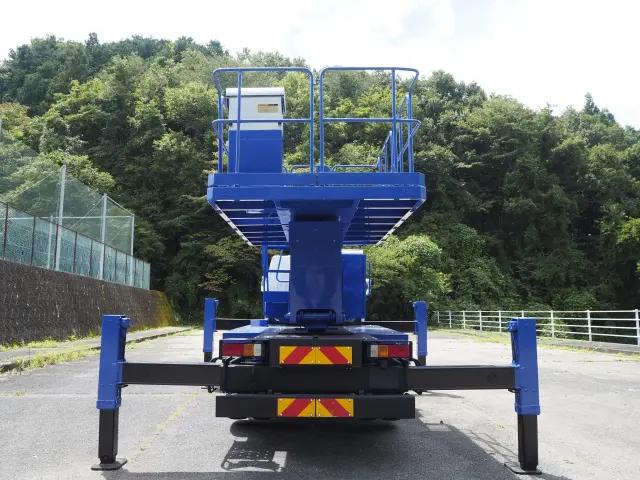 いすゞ エルフ SKG-NKR85YN(2WD)の写真4