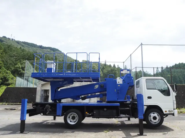 いすゞ エルフ SKG-NKR85YN(2WD)の写真6