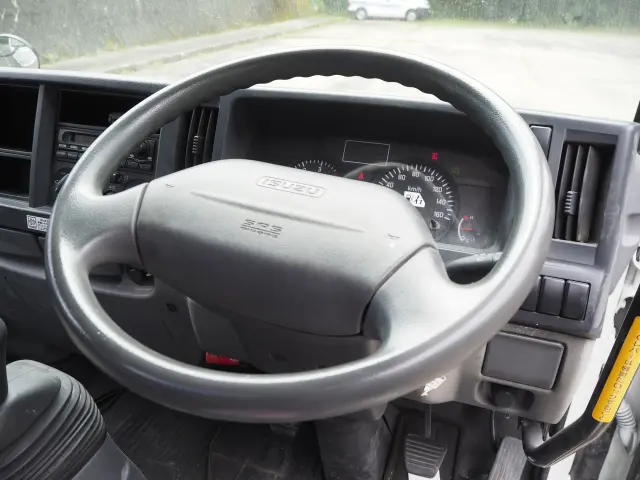 いすゞ エルフ SKG-NKR85YN(2WD)の写真45