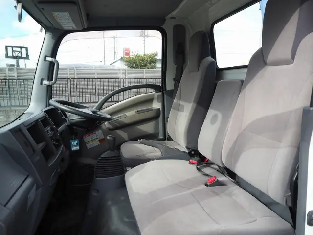 いすゞ エルフ TKG-NMR85AR(2WD)の写真39