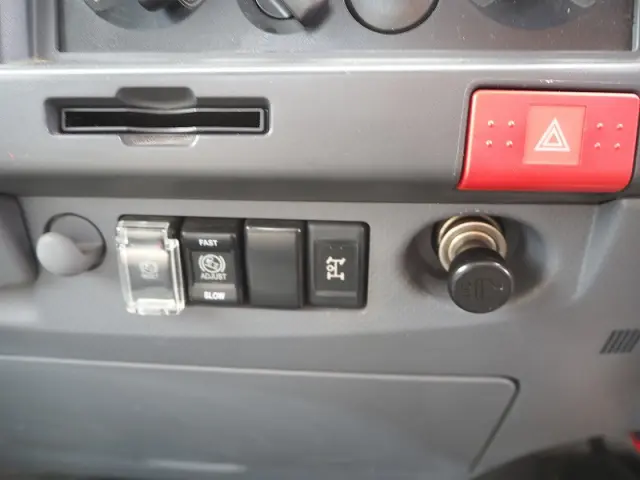 いすゞ エルフ TKG-NMR85AR(2WD)の写真45