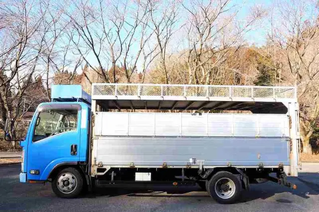 いすゞ エルフ TKG-NLR85AR(2WD)の写真2