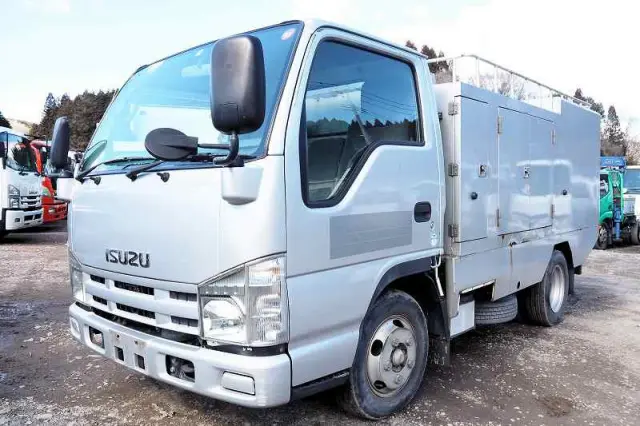 いすゞ エルフ BKG-NJR85A(2WD)の写真1