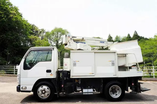 いすゞ エルフ TPG-NKR85AN(2WD)の写真2