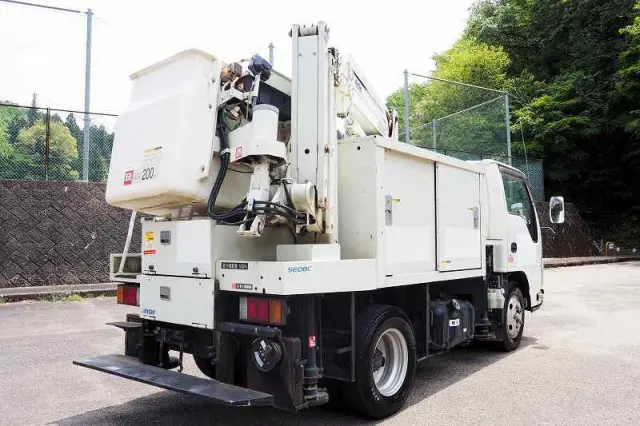 いすゞ エルフ TPG-NKR85AN(2WD)の写真5