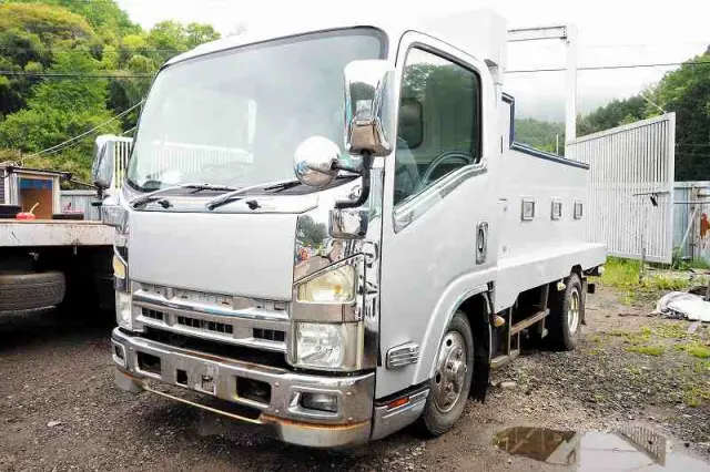 いすゞ エルフ BKG-NMR85AN(2WD)の写真1