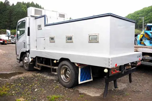 いすゞ エルフ BKG-NMR85AN(2WD)の写真2