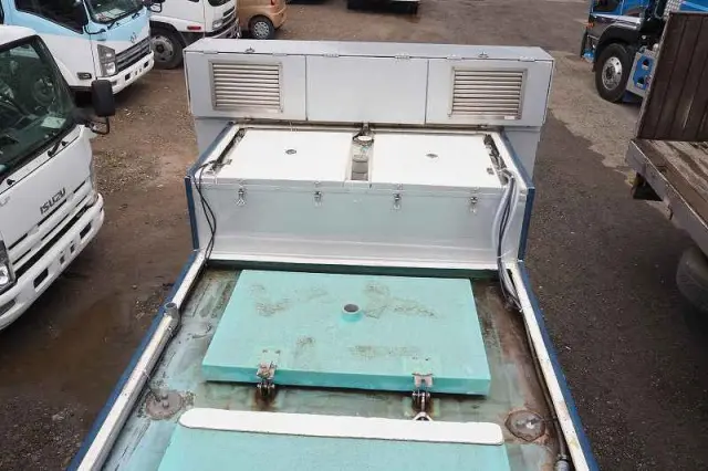 いすゞ エルフ BKG-NMR85AN(2WD)の写真6