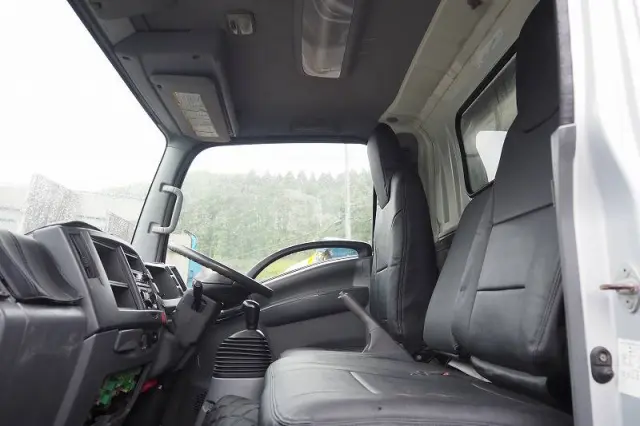 いすゞ エルフ BKG-NMR85AN(2WD)の写真46