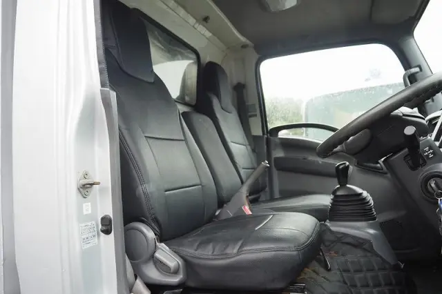 いすゞ エルフ BKG-NMR85AN(2WD)の写真48
