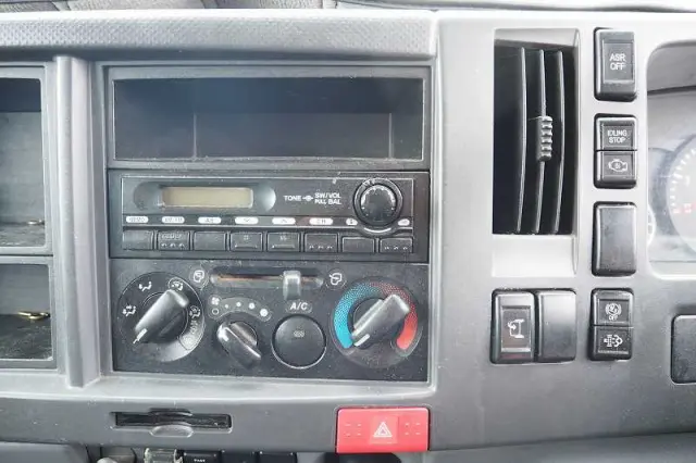 いすゞ エルフ BKG-NMR85AN(2WD)の写真49