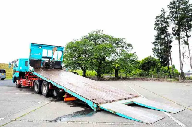 UD コンドル PK-PW37A(6x4)の写真3