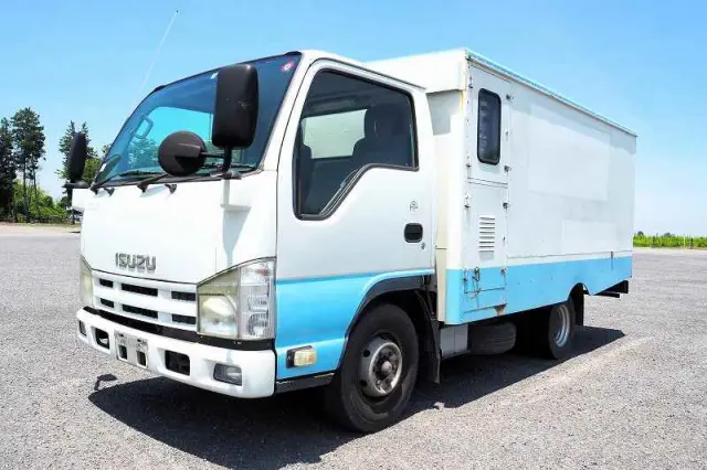 いすゞ エルフ BKG-NHR85AN(2WD)の写真1