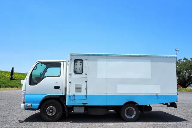 いすゞ エルフ BKG-NHR85AN(2WD)の写真2