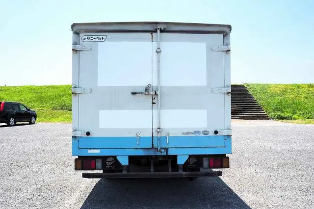 いすゞ エルフ BKG-NHR85AN(2WD)の写真4