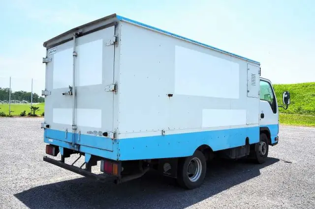 いすゞ エルフ BKG-NHR85AN(2WD)の写真5