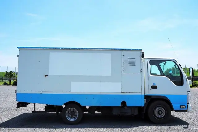 いすゞ エルフ BKG-NHR85AN(2WD)の写真6