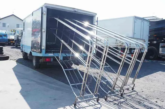 いすゞ エルフ BKG-NHR85AN(2WD)の写真9