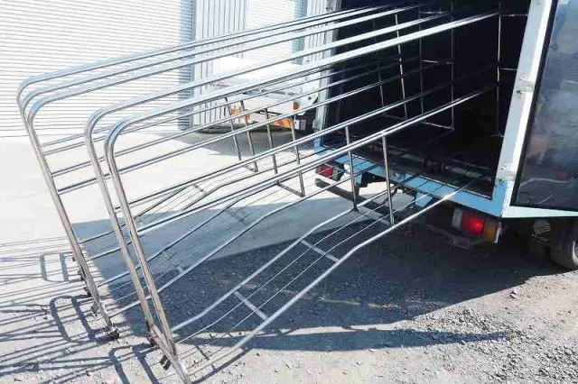 いすゞ エルフ BKG-NHR85AN(2WD)の写真11