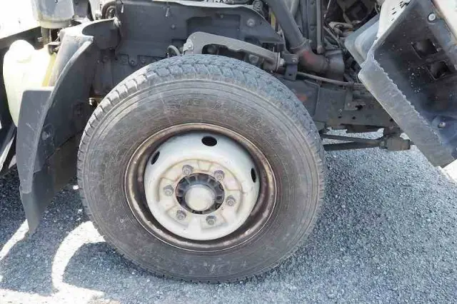 いすゞ エルフ BKG-NHR85AN(2WD)の写真14