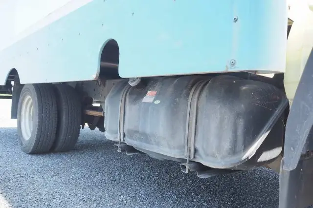 いすゞ エルフ BKG-NHR85AN(2WD)の写真16