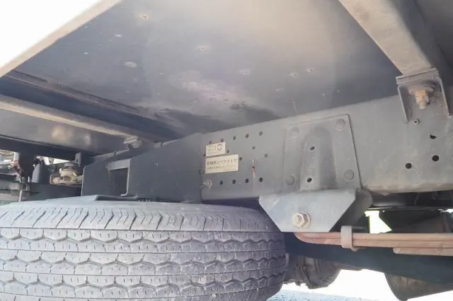 いすゞ エルフ BKG-NHR85AN(2WD)の写真25