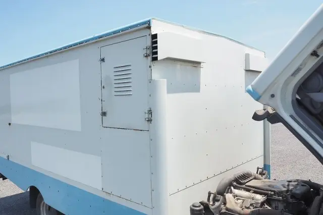 いすゞ エルフ BKG-NHR85AN(2WD)の写真30