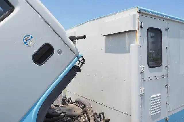 いすゞ エルフ BKG-NHR85AN(2WD)の写真33