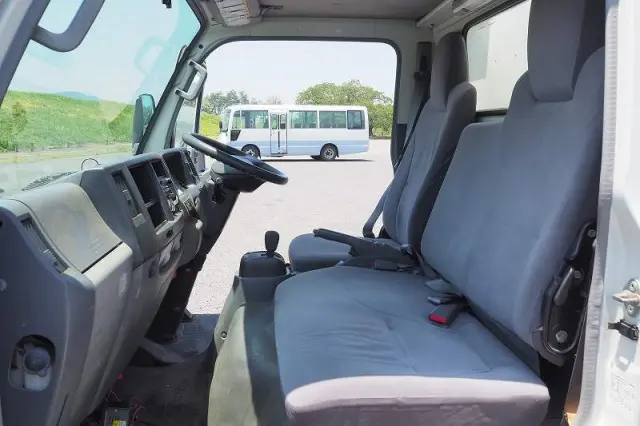 いすゞ エルフ BKG-NHR85AN(2WD)の写真35