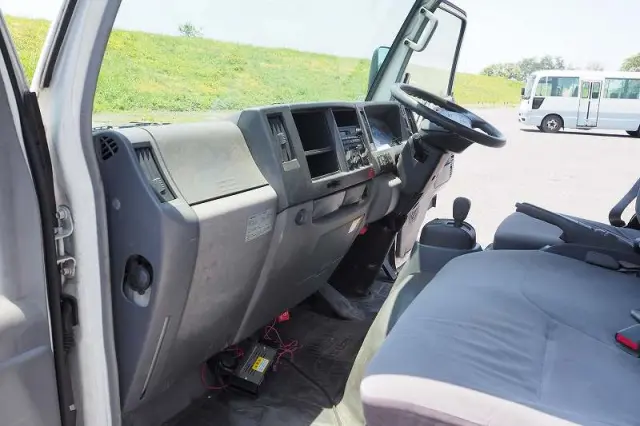 いすゞ エルフ BKG-NHR85AN(2WD)の写真36