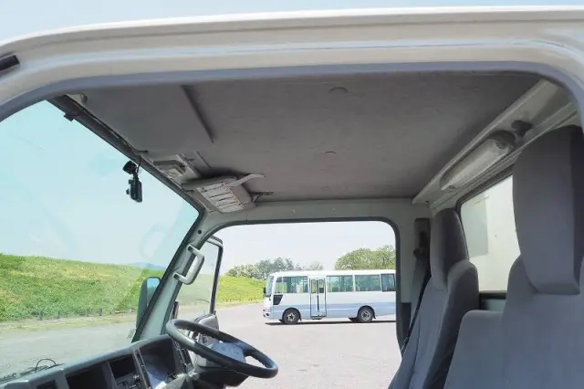 いすゞ エルフ BKG-NHR85AN(2WD)の写真37