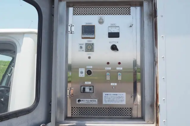 いすゞ エルフ BKG-NHR85AN(2WD)の写真38