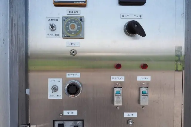 いすゞ エルフ BKG-NHR85AN(2WD)の写真40