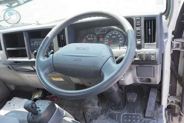 いすゞ エルフ BKG-NHR85AN(2WD)の写真43