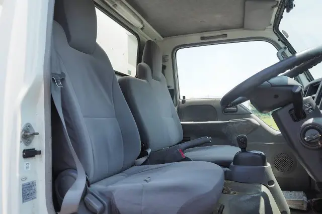 いすゞ エルフ BKG-NHR85AN(2WD)の写真44