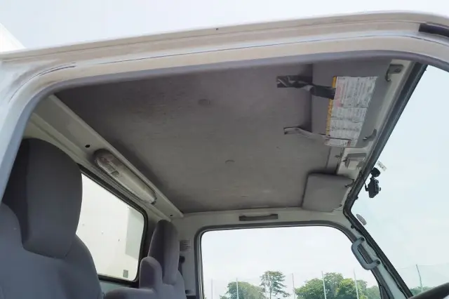 いすゞ エルフ BKG-NHR85AN(2WD)の写真45